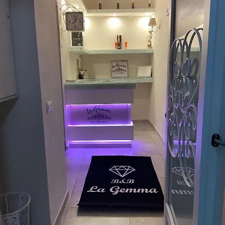 לינה וארוחת בוקר Beb La Gemma *